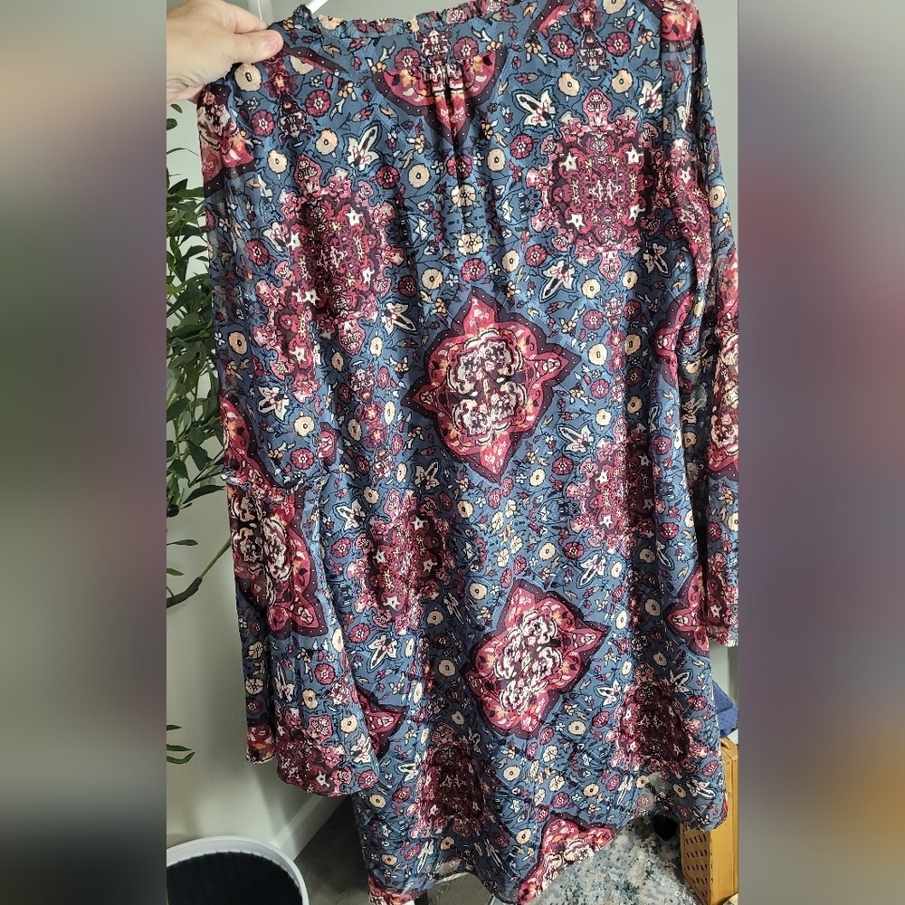 WHBM Long Bell Sleeve Medallion Printed Shift Dress Sz Medium - Picture 6 of 6